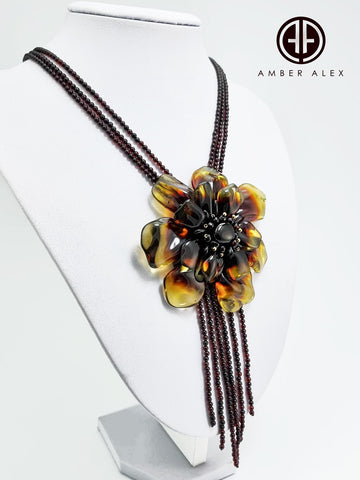 Gradient Amber Flower Necklace