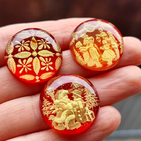 Red Amber Engraved Christmas Round Shape Cabochons