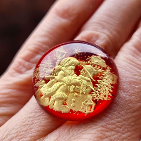 Red Amber Engraved Christmas Round Shape Cabochons