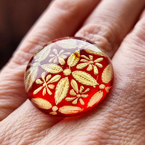 Red Amber Engraved Christmas Round Shape Cabochons