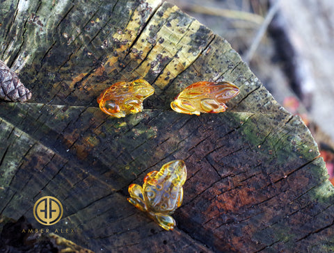 Cognac Amber Carved Frogs Figurines