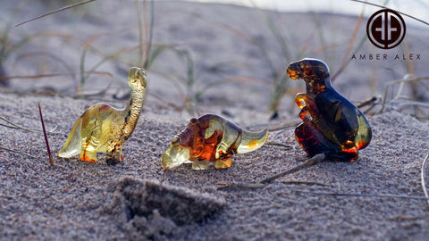 Fossil Amber Carved Dinosaurs Figurine