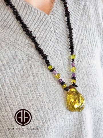 Green Amber Free Shape Pendant Beaded Necklace