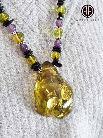 Green Amber Free Shape Pendant Beaded Necklace