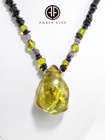 Green Amber Free Shape Pendant Beaded Necklace