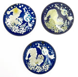 Blue Amber Engraved Winter Round Shape Cabochons