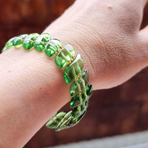 Green Amber Leaves Stretch Bracelet