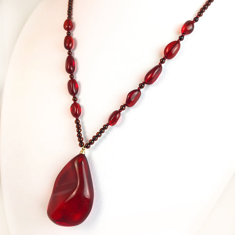 Red Amber Wave Pendant Beaded Necklace