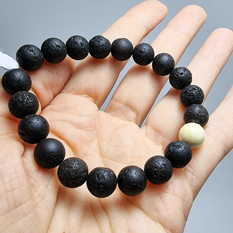 Black & White Amber Round Beads Stretch Bracelet