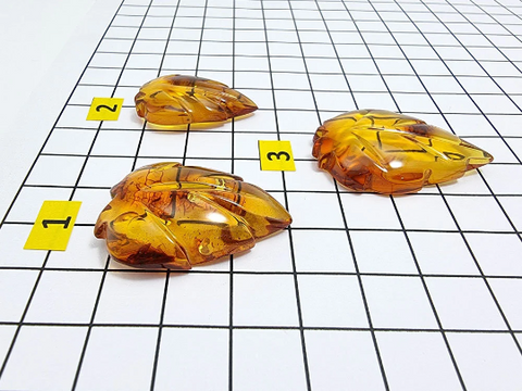 Cognac Amber Carved Puffed Leaf Stone